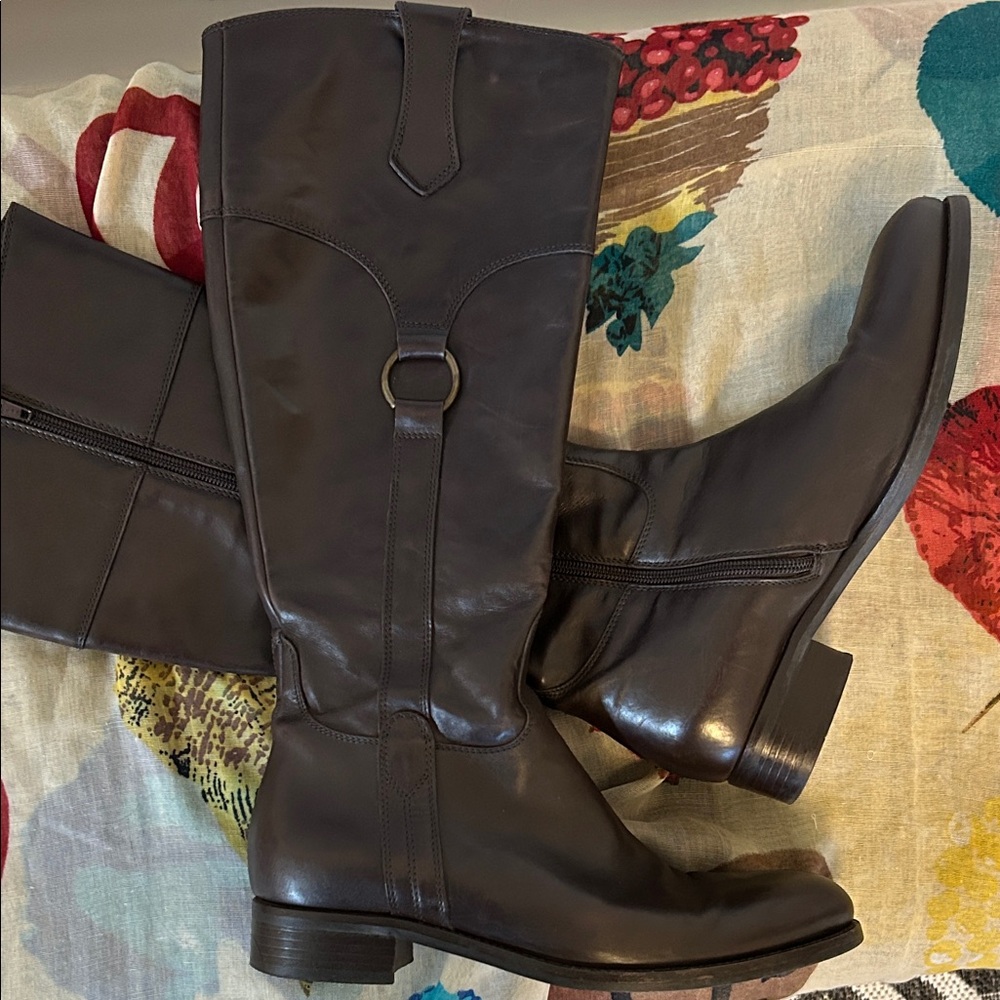 AGL Attilio Giusti Leombrumi
Tall Brown Leather Riding Boots